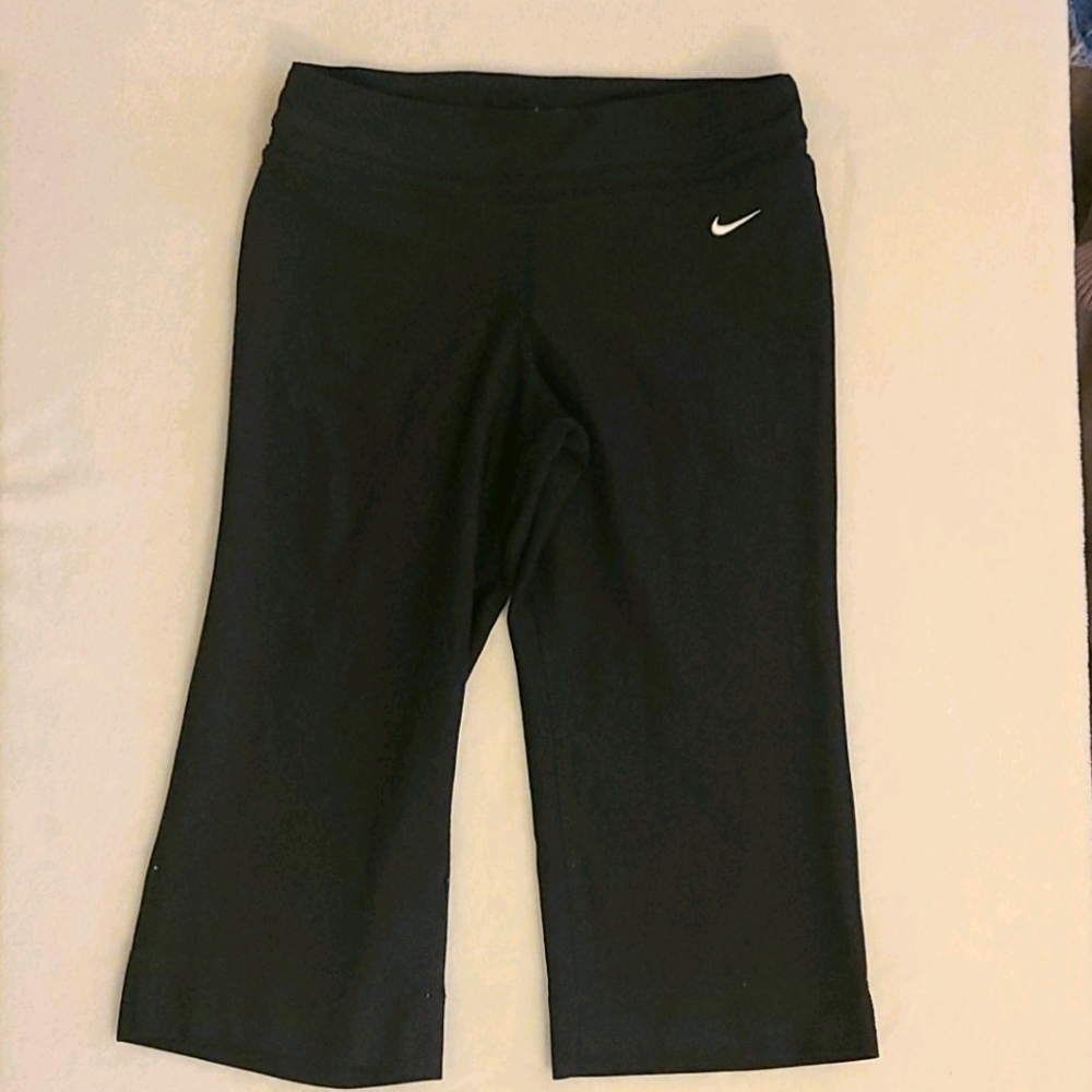 Women's Nike dri-fit capri pants. Small. Black.